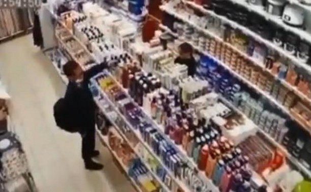 Сахалинец наполнил рюкзак ворованным в магазине товаром