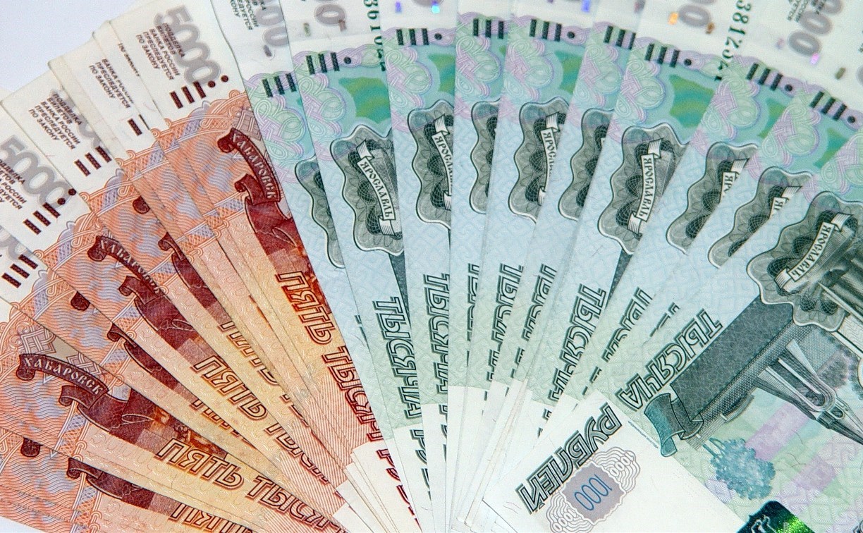 Сотрудников с зарплатой более 1 млн рублей стало в полтора раза больше