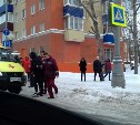 Сбитого в Южно-Сахалинске подростка отбросило на припаркованный авто
