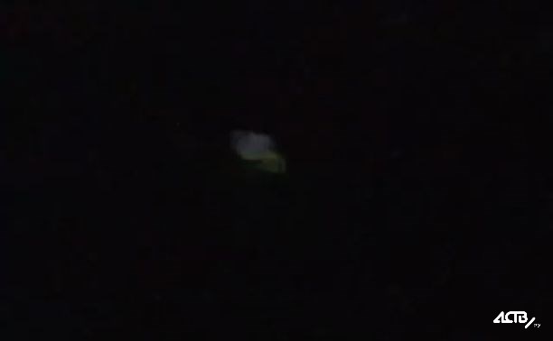 "Висело в небе около часа": неопознанный светящийся объект сняли на видео сахалинцы