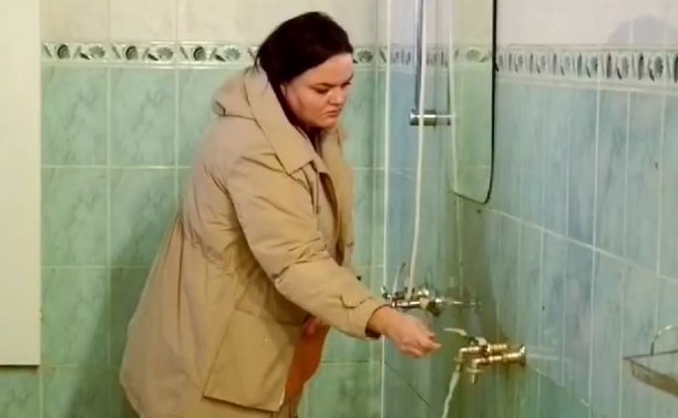 Жители Корсакова пожаловались на общественную "морозилку" вместо бани