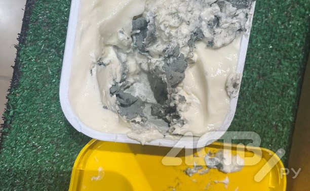 Сахалинец вскрыл купленную в супермаркете упаковку плавленого сыра и ужаснулся