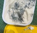 Сахалинец вскрыл купленную в супермаркете упаковку плавленого сыра и ужаснулся