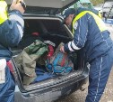 Паникующий водитель в Смирныховском районе прятал в кармане "Химку"