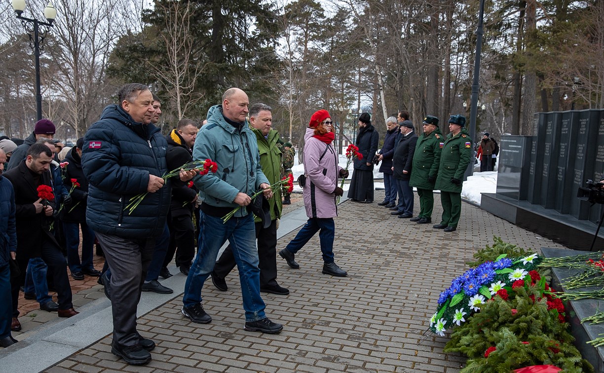 Память погибших воинов-интернационалистов почтили в Южно-Сахалинске