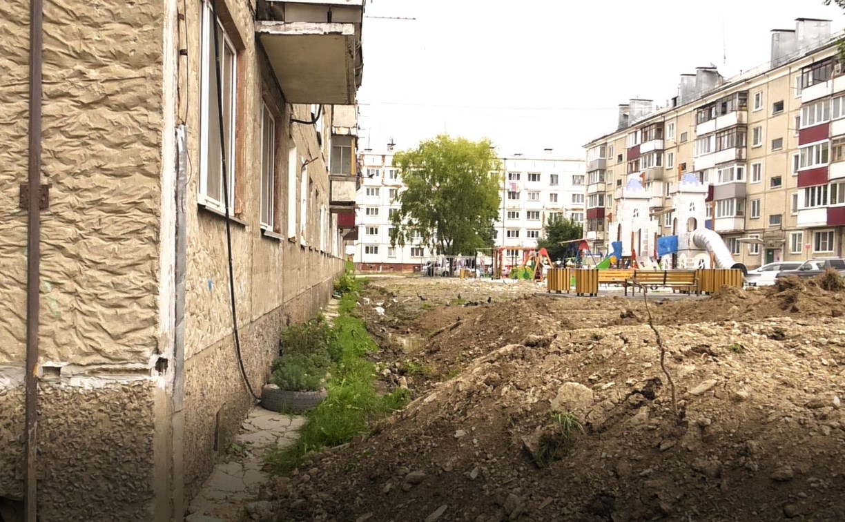 Жители двора в Южно-Сахалинске боятся, что подрядчик не уберёт за собой