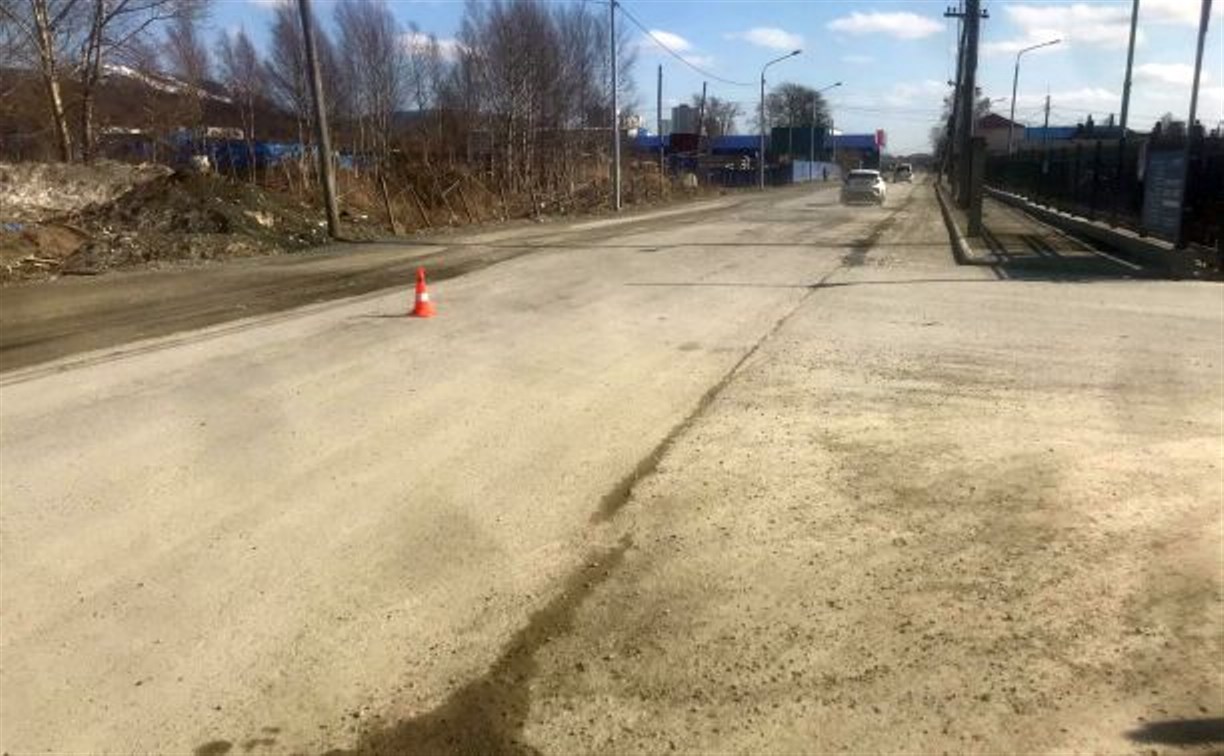В Южно-Сахалинске мотоциклист протаранил поворачивающий Ford