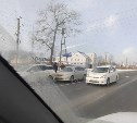 В Южно-Сахалинске один автомобиль "догнал" другого