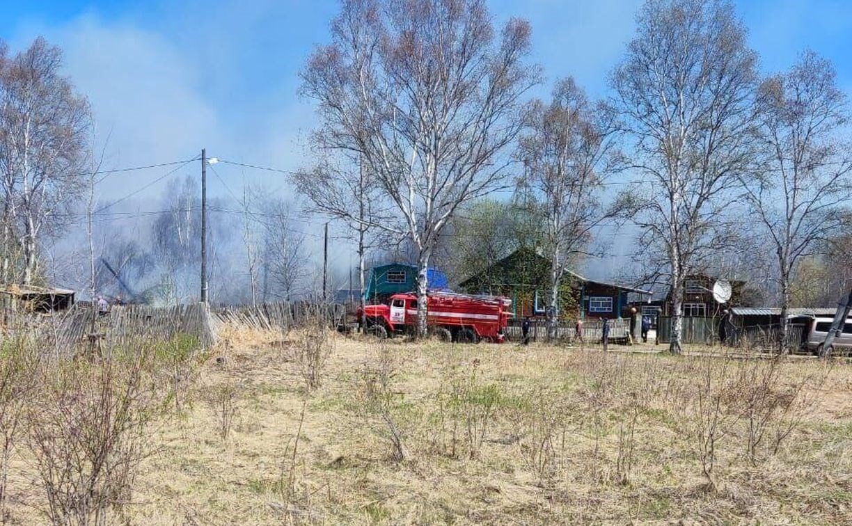 Пожар тушили на берегу сахалинской реки Очепухи