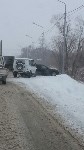 Легковой автомобиль и машина медслужбы столкнулись в Южно-Сахалинске, Фото: 2