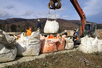 Первую партию собранного на Сахалине стекла отправили на переработку на материк , Фото: 2
