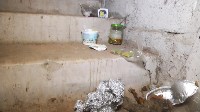 В подвале Южно-Сахалинской многоэтажки бомжи организовали себе хостел, Фото: 2