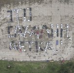 Надпись из 98 машин «Это Сахалин, детка» составили на юге острова , Фото: 1