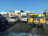 Микроавтобус и легковой автомобиль столкнулись на улице Комсомольской в Южно-Сахалинске, Фото: 4