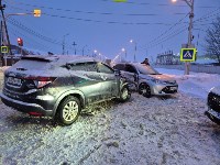 Очевидцев столкновения Toyota Corolla Axio и Honda Vezel ищут в Южно-Сахалинске, Фото: 3