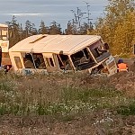 Семь человек получили травмы в автобусе, вылетевшем в кювет на севере Сахалина, Фото: 1