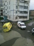 Единственный в городе реанимационный автомобиль застрял в одном из дворов Южно-Сахалинска , Фото: 1