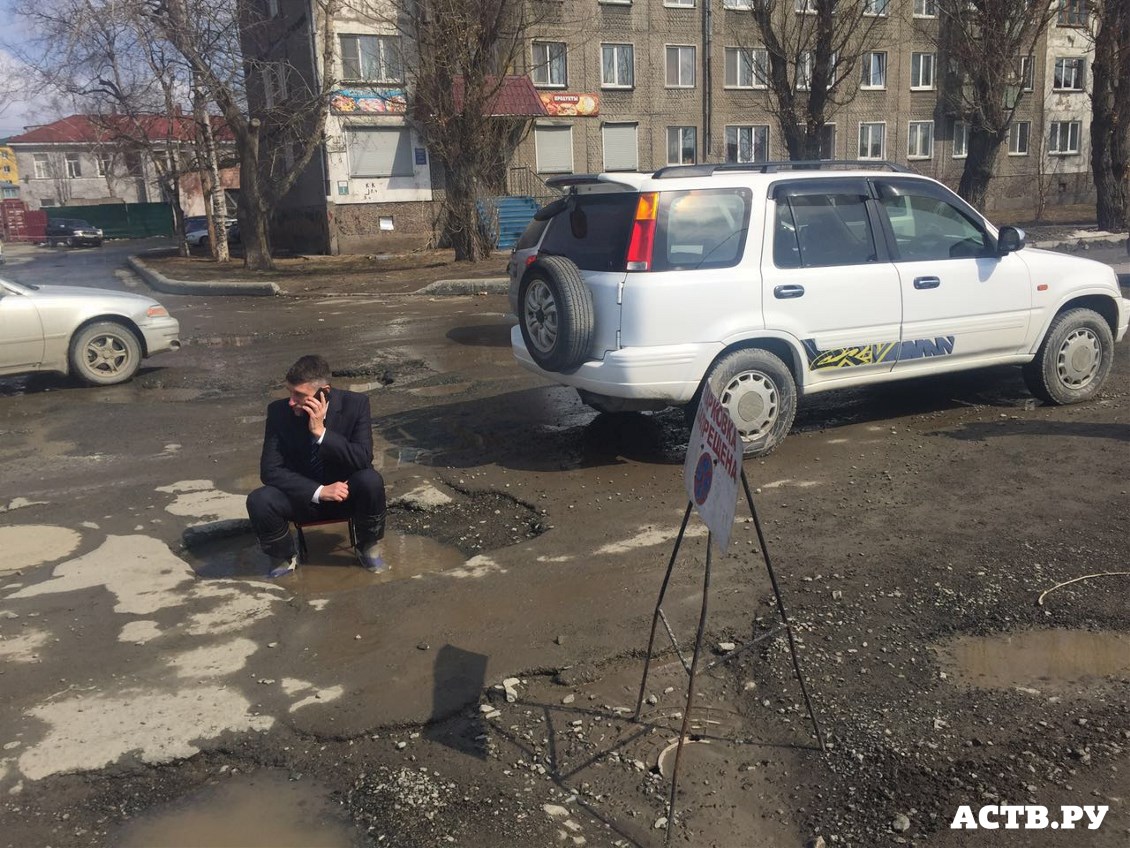 Водитель сел в лужу назло дорожным службам Южно-Сахалинска - Новости Южно  Сахалинска – Фотогалерея, фото 2 - ASTV.ru