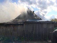 Барак загорелся в Южно-Сахалинске, Фото: 2
