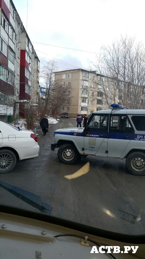 Жильцов многоквартирного дома эвакуировали из-за свертка, перемотанного изолентой