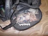 На Сахалине транспортные полицейские изъяли 500 грамм "синтетики" у приезжих наркоторговцев , Фото: 3