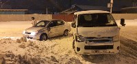 Очевидцев аварии с участием Toyota Platz и Toyota Hiace ищут в Южно-Сахалинске, Фото: 2