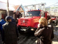 Рыбный павильон загорелся у Дома торговли в Южно-Сахалинске, Фото: 9