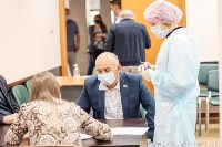 Около ста человек сдали тест на коронавирус в Сахалинской областной думе, Фото: 5