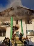 Двухэтажный дом загорелся в Старорусском, Фото: 2