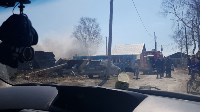 Горящий гараж тушат пожарные Южно-Сахалинска, Фото: 1
