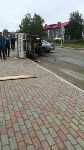 Два человека пострадали при столкновении грузовика и седана в Ногликах, Фото: 7