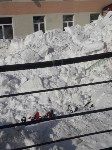 Снежная лавина сошла во двор детского сада в Соколе, Фото: 6