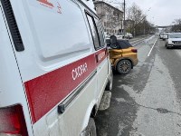 Очевидцев столкновения кроссовера с автомобилем скорой помощи ищут в Южно-Сахалинске, Фото: 3