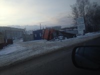 Грузовик со снегом опрокинулся в Троицком, Фото: 2