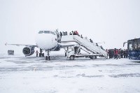 Аэропорт Южно-Сахалинска занесло снегом, Фото: 5