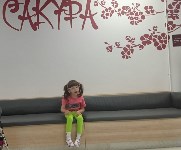 Неходячая девочка с ДЦП из Южно-Сахалинска после реабилитации научилась стоять и сидеть, Фото: 1