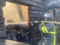 Два пожарных расчёта съехались к месту пожара в Южно-Сахалинске, Фото: 2