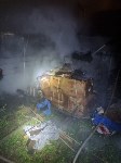 Фасадный материал горел возле дома в Южно-Сахалинске, Фото: 2
