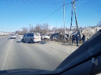 Легковушка вылетела с проезжей части после столкновения с микроавтобусом в Южно-Сахалинске, Фото: 7