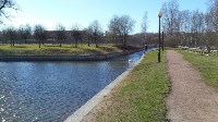 В Память о погибших, на Пискарёвском кладбище есть небольшое озеро с белыми лебедями., Фото: 2