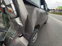 Большегруз врезался в микроавтобус в Южно-Сахалинске, Фото: 14