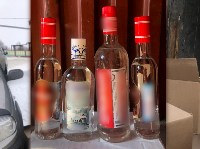 Больше двух тысяч бутылок и канистр контрафактного алкоголя изъяли на Сахалине, Фото: 4