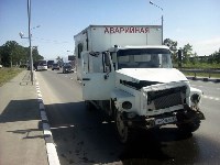 Грузовик врезался в пассажирский автобус столкнулись в Южно-Сахалинске, Фото: 2