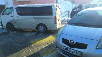 В Южно-Сахалинске при столкновении микроавтобуса и хэтчбека пострадал мужчина, Фото: 1