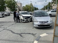 Универсал и хэтчбек столкнулись на перекрёстке в Южно-Сахалинске, Фото: 3