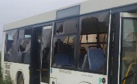 Подростки разбили стёкла автобусов на территории АТП в Невельске, Фото: 1