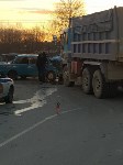 "Жигули" и грузовик столкнулись в Южно-Сахалинске, Фото: 2