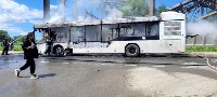 Появились снимки сгоревшего автобуса в Южно-Сахалинске, Фото: 1