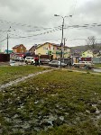Автобус опрокинулся при столкновении с легковушкой в Южно-Сахалинске, Фото: 2