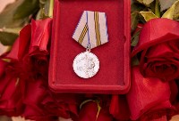 Памятные медали вручают ветеранам в Южно-Сахалинске, Фото: 2
